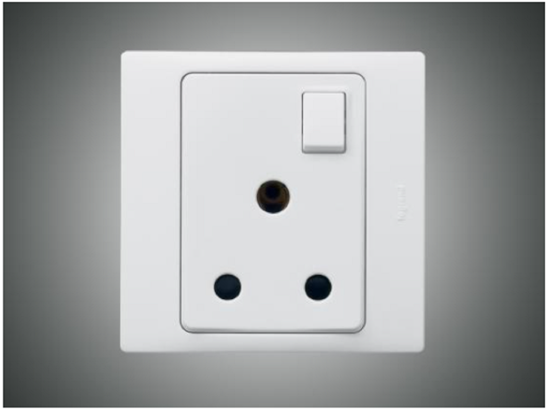 15A 3 Pin Socket + Switch Mallia white (281128)